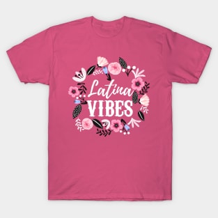 Latina Vibes - Buenas Energías - detalle con flores T-Shirt